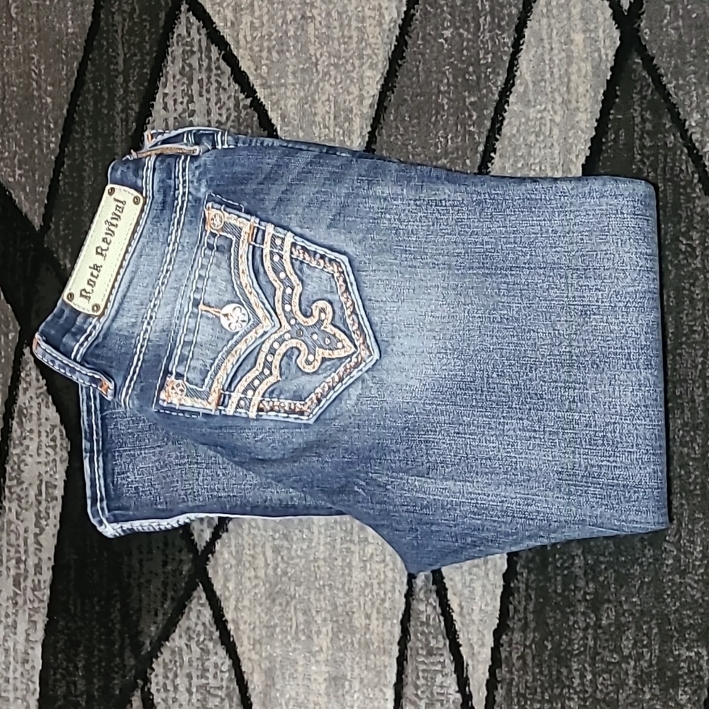 ROCK REVIVAL DELARA CURVY FIT EMBROIDERED RHINESTONES CROP DENIM JEAN